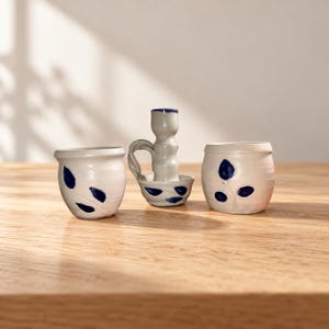 Vintage Williamsburg Pottery 3 Pc Set Blue Leaf Chamberstick Pots 4.5 In