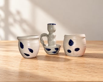 Vintage Williamsburg Pottery 3 Pc Set Blue Leaf Chamberstick Pots 4.5 In