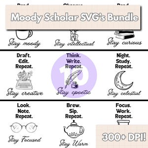 Può includere: Una collezione digitale intitolata Moody Scholar SVG's Bundle che presenta nove design grafici in bianco e nero. Ogni design include un'icona unica come una tazza di caffè, una macchina da scrivere, una piuma, una luna o degli occhiali, abbinati a frasi come Stay moody, Stay curious e Stay creative.