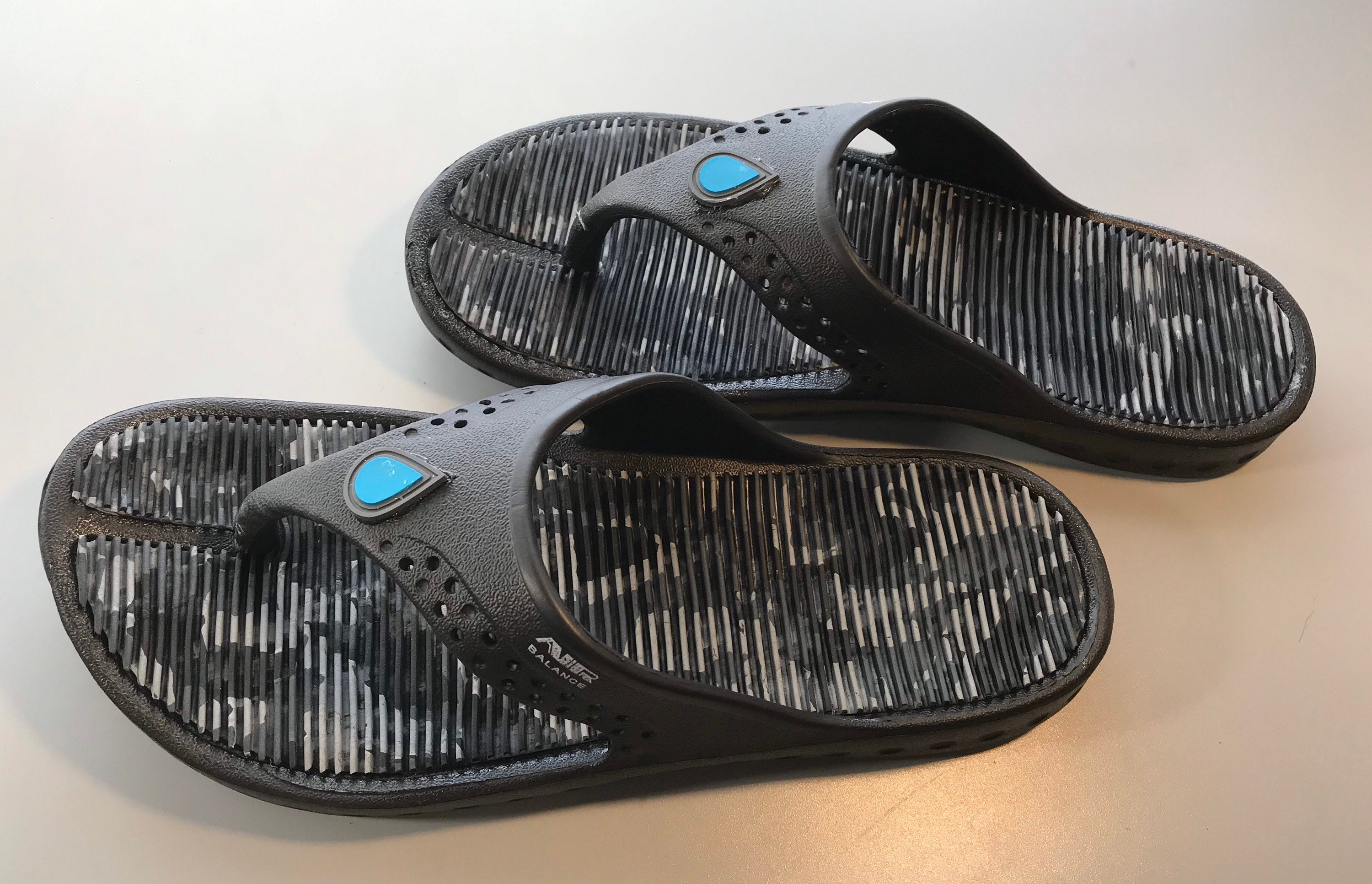 air balance mens flip flops