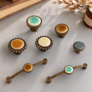 Ceramiczna gałka i uchwyt do szuflady, mosiężny uchwyt do szafki w stylu vintage, gałka meblowa z efektem spękanego szkliwa, wystrój pokoju dziecięcego, wyjątkowe okucia meblowe
