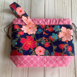Small handmade drawstring project bag with handle | Draper James Fabric