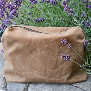 Waxed canvas pouch, travel organizer, pencil bag, make-up bag, toiletry bag with cotton lining