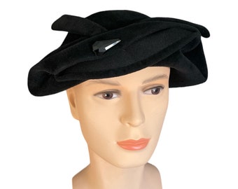 Cappello vintage in feltro nero con spilla in vetro nero, anni '40 e '50