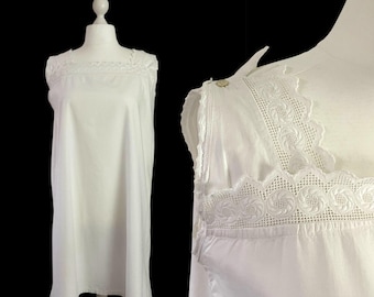 Antike Baumwoll-Chemise mit Broderie Anglaise Trim und Shell Buttons