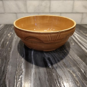 Vintage Watt Pottery Ohio Oven Ware Bowl