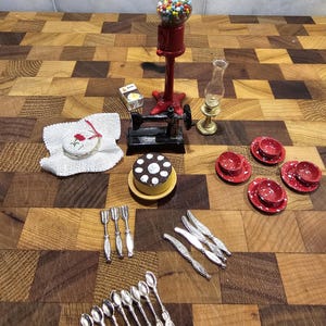 Lot of Vintage Dollhouse Miniatures