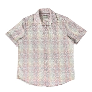 May include: A short-sleeve button-down shirt featuring a repeating geometric pattern in soft shades of pink, blue, and yellow. The shirt has a classic collar, a full front button placket, and a straight hemline with the Aviator brand label inside.