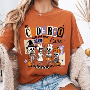 Sjuksköterska Halloween-tröja Code Boo Comfort Colors Unisex-tröja, läskig skelettsjuksköterska, rolig Halloween-topp för sjuksköterskor, söt höstsjuksköterska