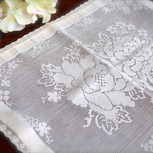 Vintage Table Runner ~ Vintage Dresser Scarf ~ Vintage Table Linens ~ Wedding Table Decor ~ Vintage Wedding ~ English Linen Tray Cloth