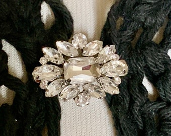 The mattie rhinestone flower sweater clip brooch