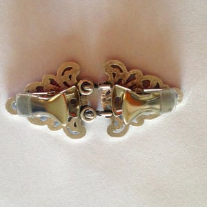 The mattie silver tone Celtic sweater clasp clip image 5