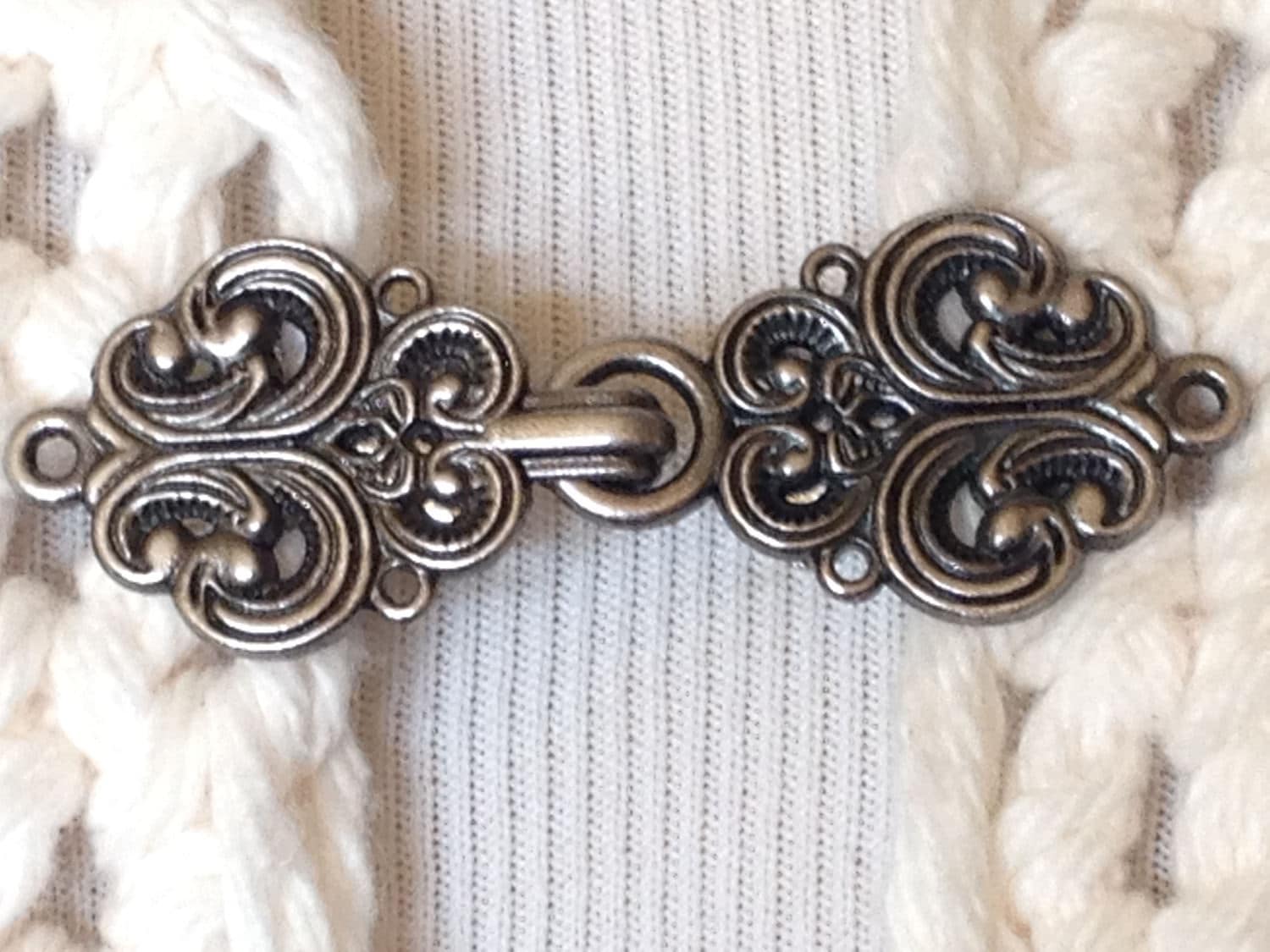 VINTAGE SWEATER CLIP WITH BUTTERFLY DESIGN. STAINLESS STEEL.