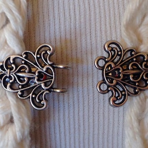 The mattie silver tone Celtic sweater clasp clip image 3