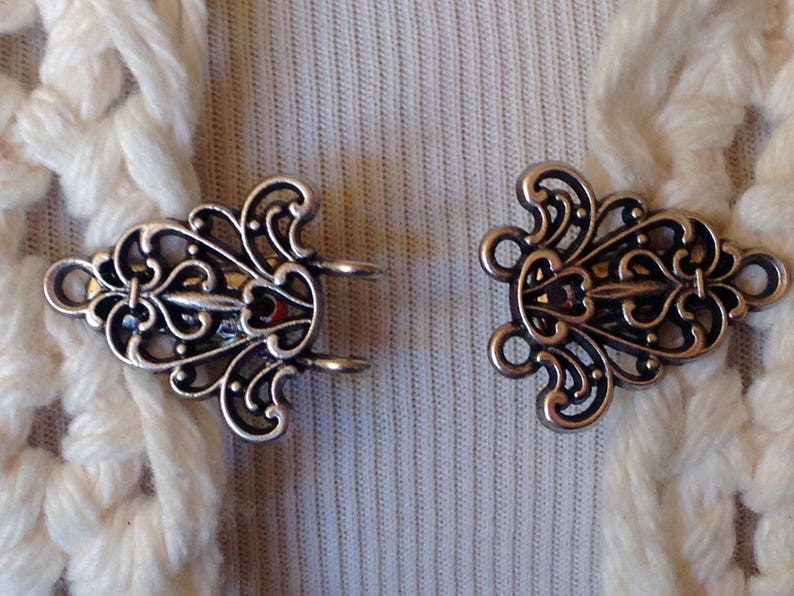 The mattie silver tone Celtic sweater clasp clip image 3