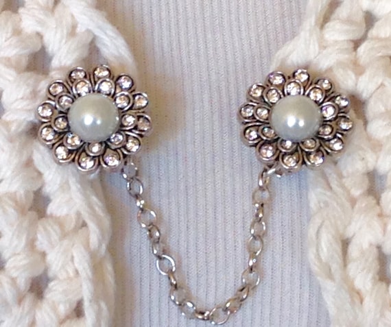 The mattie faux pearl and rhinestone flower sweater clip