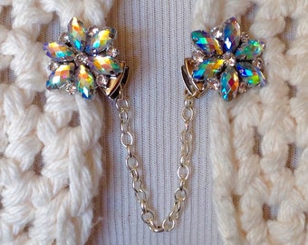 The mattie plastic opalescent flower sweater clip