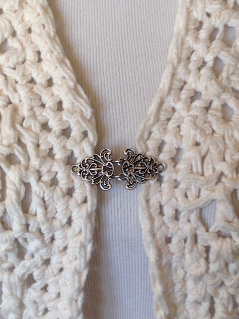 The mattie silver tone Celtic sweater clasp clip image 2