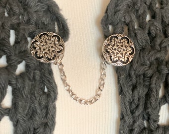 The mattie silver tone filigree circle sweater clip