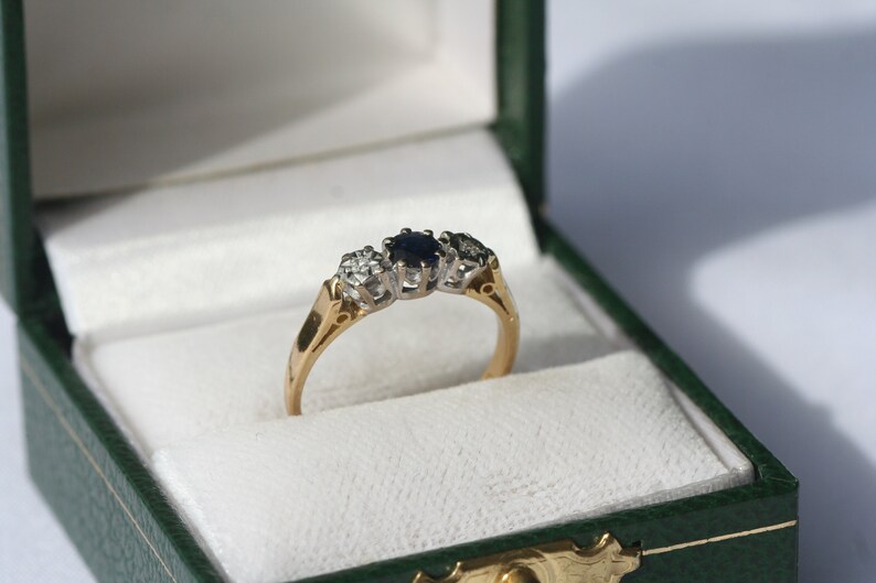 FREE SHIPPING 18ct 18K Yellow Gold Diamond /& Sapphire Trilogy Ring 1970 Engagement Ring