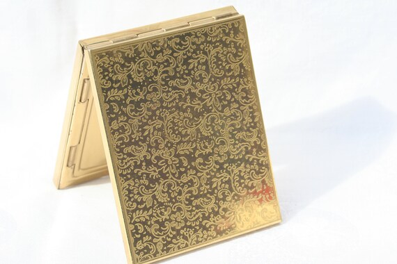 Vintage Pygmalion art deco engraved rectangular powder compact