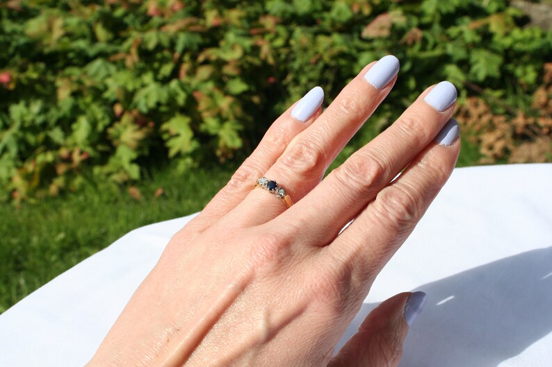 FREE SHIPPING 18ct 18K Yellow Gold Diamond /& Sapphire Trilogy Ring 1970 Engagement Ring