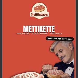 Könnte beinhalten: Ein Buchcover mit rotem Hintergrund, das den Titel METTIKETTE sowie den Text ERSTE AUFLAGE, CONTENT MIT BISS, METTFLUENCER und VERFASST VON METTHARD zeigt. Zu sehen ist eine Person im Smoking, die ein mit Mett und Zwiebeln belegtes Brötchen hält.