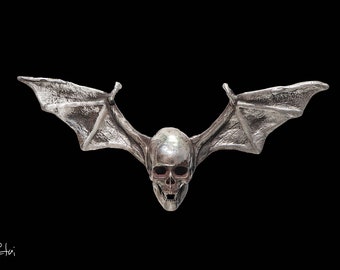 Vampire skull pendant, skull pendant, Vampire jewelry, winged skull, skull with wings