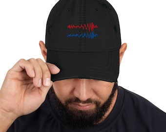 Boné estilo "Dad Hat" com efeito desgastado: Forma de onda da onda gravitacional LIGO GW150914 bordada.