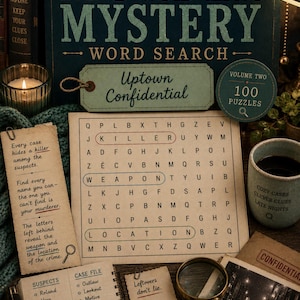 Pode incluir: Um livro de caça-palavras Murder Mystery intitulado Uptown Confidential, Volume Two, com 100 enigmas. Inclui uma grade com palavras circuladas, um caderno de casos, uma lupa e cartões com notas sobre suspeitos e pistas.