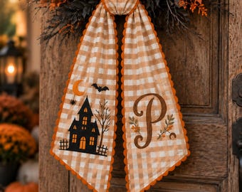 Corona de Halloween personalizada bordada, guirnalda de cuadros naranjas, monograma de casa embrujada, decoración de puerta, porche delantero de otoño, regalo de temporada
