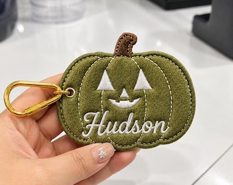 Llavero personalizado de calabaza de Halloween, adorno otoñal bordado, colgante para bolso con nombre personalizado, regalo espeluznante para niños, decoración para pedir dulces.
