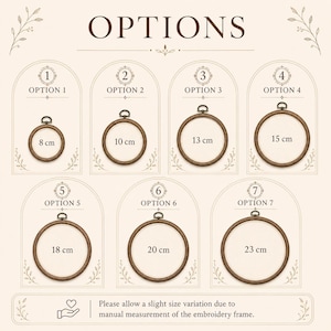 Puede incluir: Un conjunto de siete bastidores de bordado circulares de color marr&oacute;n con herrajes met&aacute;licos, etiquetados de Option 1 a Option 7. Los di&aacute;metros var&iacute;an de 8 cm a 23 cm. La imagen incluye texto sobre variaciones de tama&ntilde;o por medici&oacute;n manual.