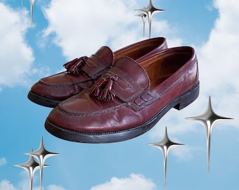 Mocassini vintage Russell Bromley in pelle con nappine, colore bordeaux, modello slip-on.
