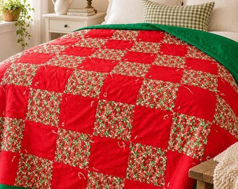 Erdbeer-Patchworkdecke, rot-grüne Baumwoll-Tagesdecke, handgeknüpfte Cottagecore-Decke, Landhaus-Überwurf, 150 x 200 cm
