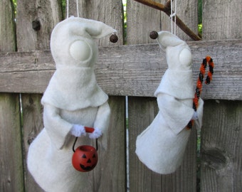 Flying Ghost Clothespin Ornament, Halloween Ghost Peg Doll