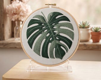 カスタマイズ可能なパターン、モンステラの葉の刺繍フープキット - ミニマルなトロピカルグリーンの植物コテージコアクラフトギフト、植物愛好家向け、心を落ち着かせるマインドフルネス