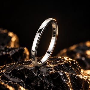 Anillo de carburo de tungsteno pulido de 2 mm, banda minimalista de plata, anillo de boda unisex apilable.