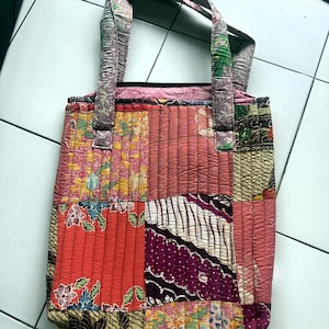 Bolsa de ombro artesanal em patchwork batik | Bolsa de ombro acolchoada estilo Bali, boho/mercado