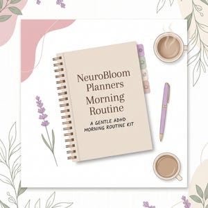 Peut inclure: Un agenda beige à reliure spirale intitulé NeuroBloom Planners Morning Routine A GENTLE ADHD MORNING ROUTINE KIT avec des onglets colorés, un stylo violet clair et deux tasses de café, entouré d'illustrations de lavande et de feuilles vertes.