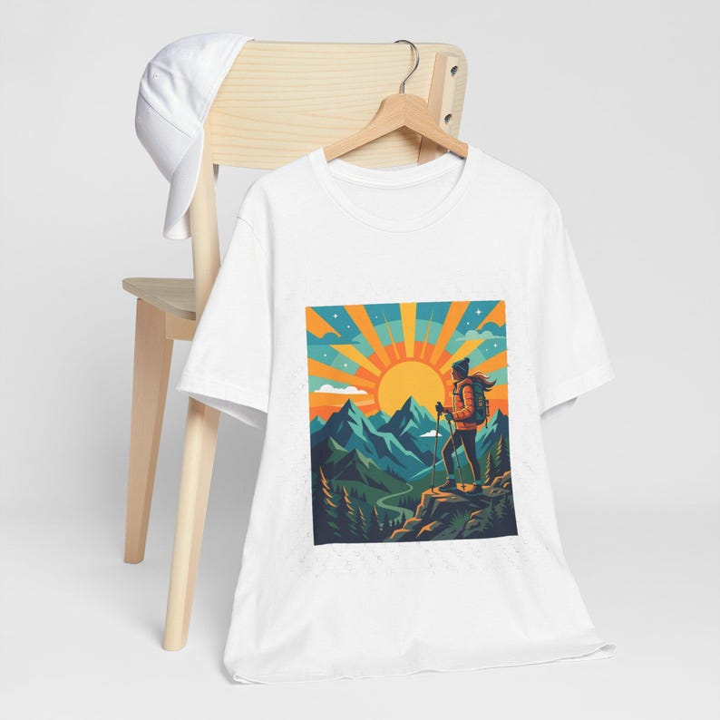 Mountain Sunrise Hiker - Tshirt Bild 4