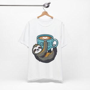 Cute Sloth Hanging On Coffee Cup - Tshirt imagem 3