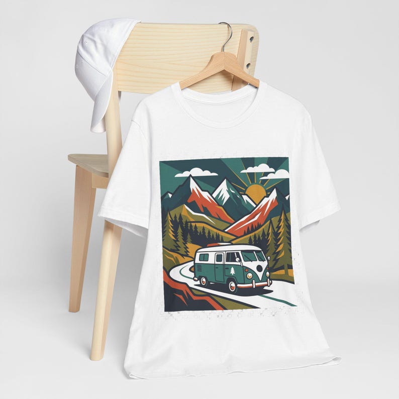 Vintage Travel Camper Van Mountains - Tshirt zdjęcie 3