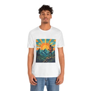 Mountain Sunrise Hiker - Tshirt Bild 6