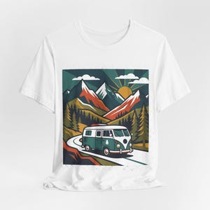 Vintage Travel Camper Van Mountains - Tshirt zdjęcie 2