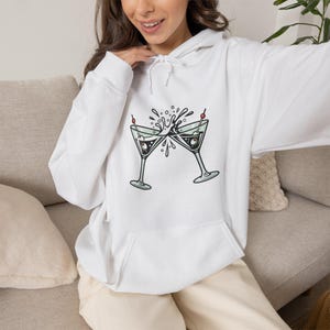 Martini Glass Cheers - Hoodie imagem 5
