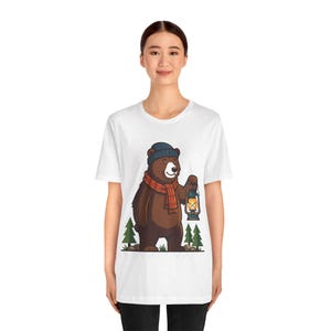 Camping Bear With Lantern - Tshirt afbeelding 4