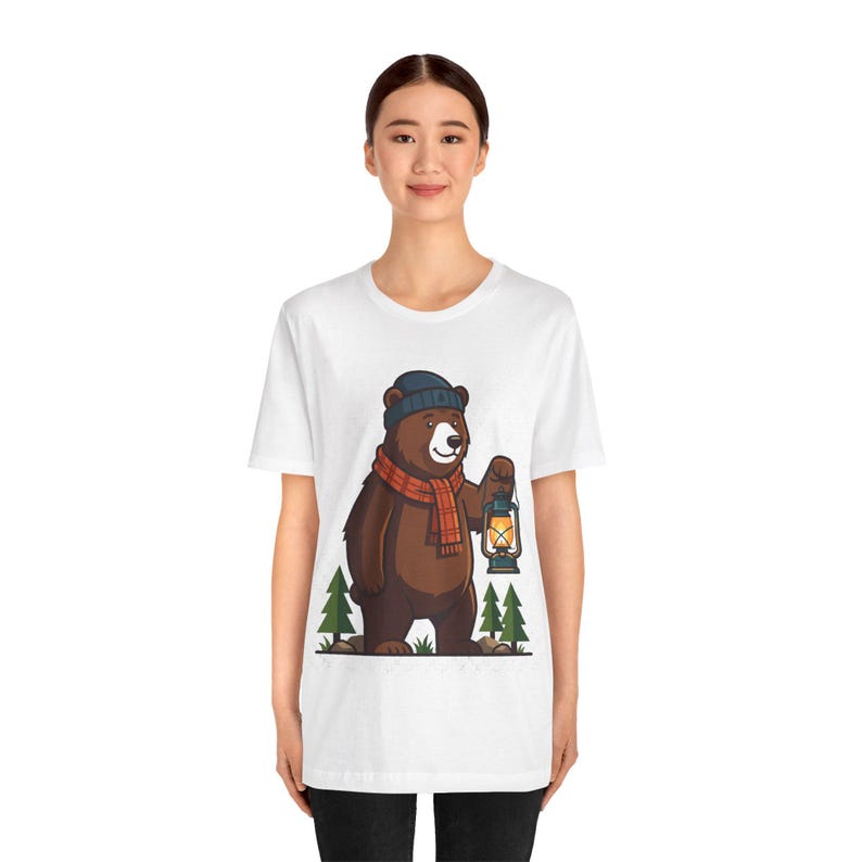 Camping Bear With Lantern - Tshirt afbeelding 4