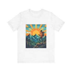 Mountain Sunrise Hiker - Tshirt Bild 1
