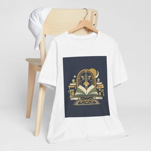 Just One More Chapter Vintage Library T-Shirt, Book Lover Gift, Bookworm Reading Shirt bild 4